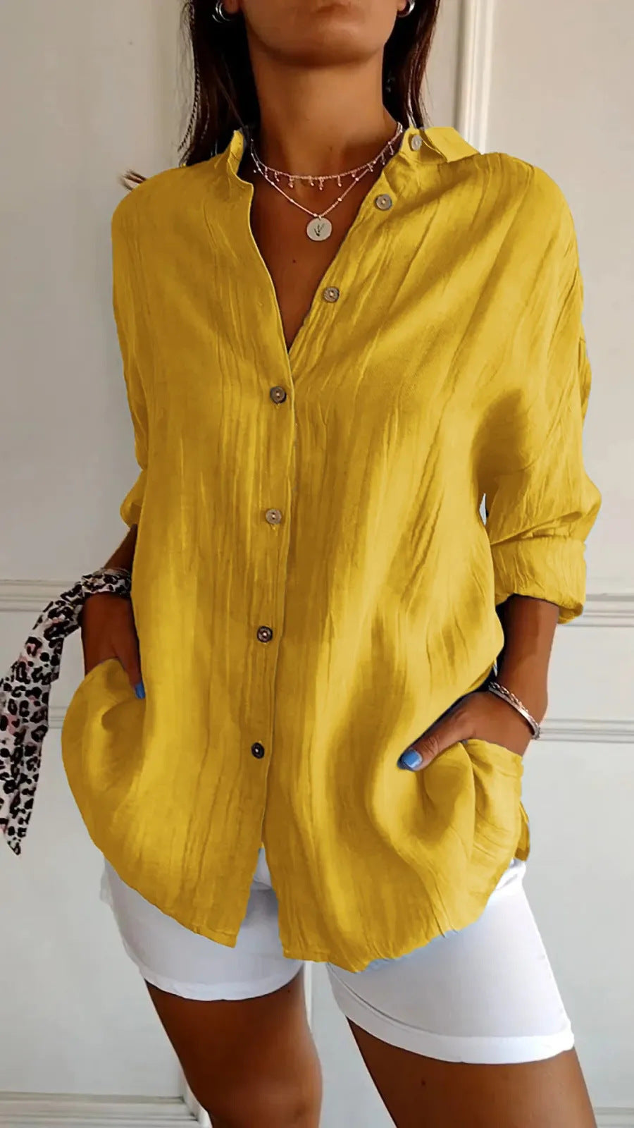 Women's blouse with long sleeves – loose-fitting button-down tunic top for daily use