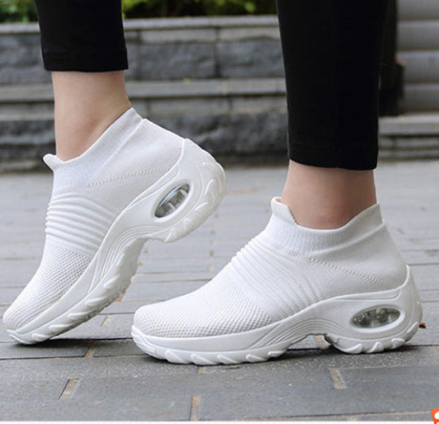 Gerald – Dancing Soft Sole Woven Flying Shoes