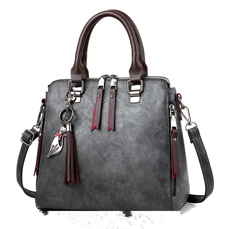 Tracy – Large Luxury Shoulder Bag with Tassels