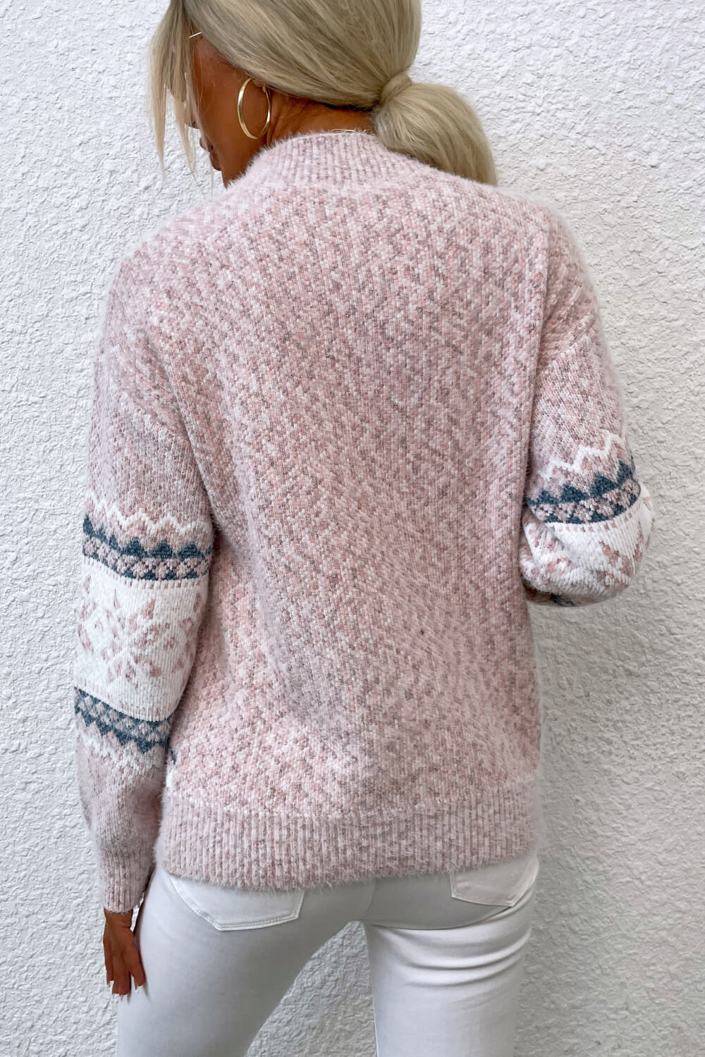Women's Knitted Winter Sweater with Scandinavian Pattern – Comfortable Casual Snowflake Sweater