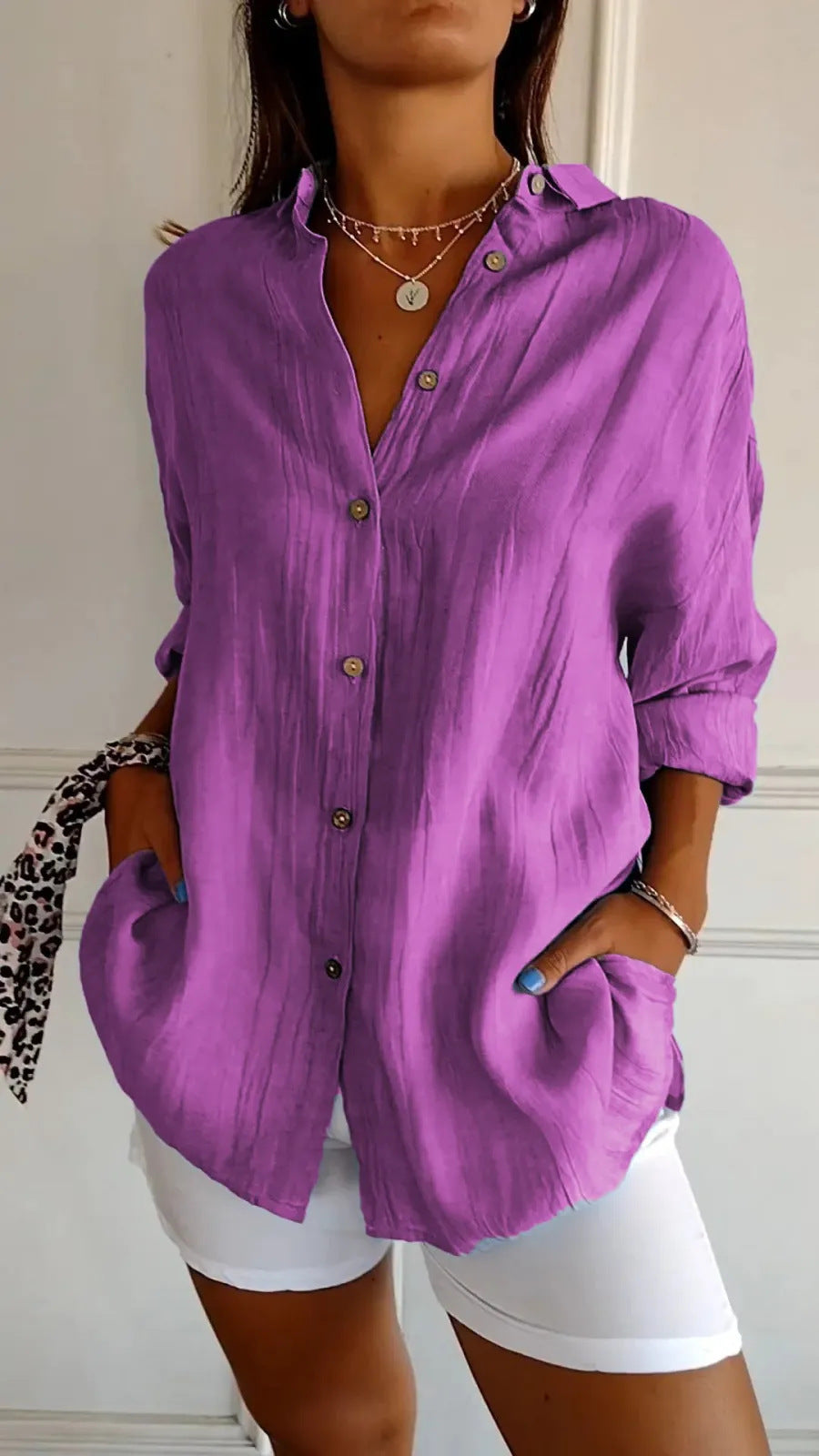 Women's blouse with long sleeves – loose-fitting button-down tunic top for daily use