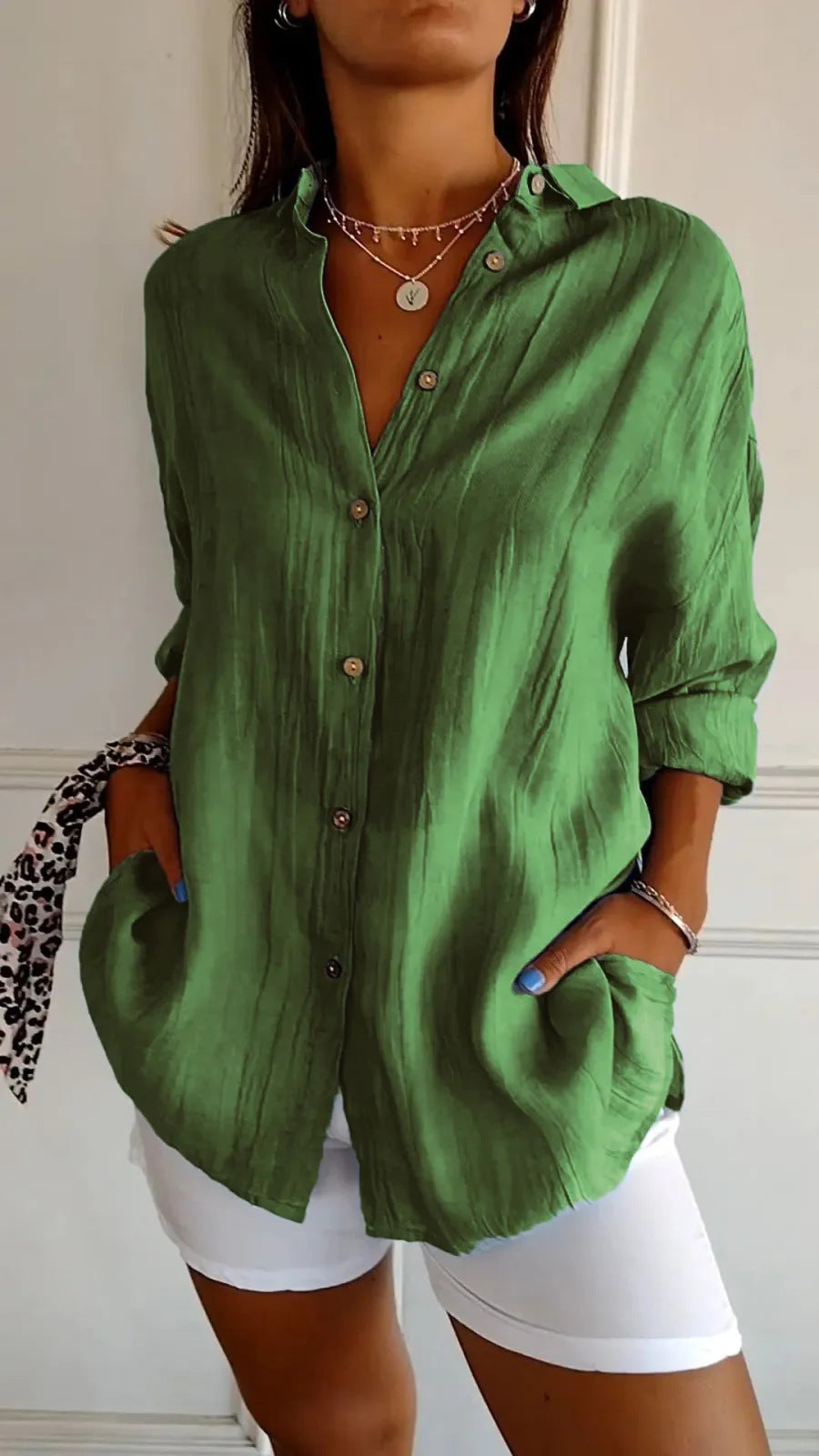 Women's blouse with long sleeves – loose-fitting button-down tunic top for daily use