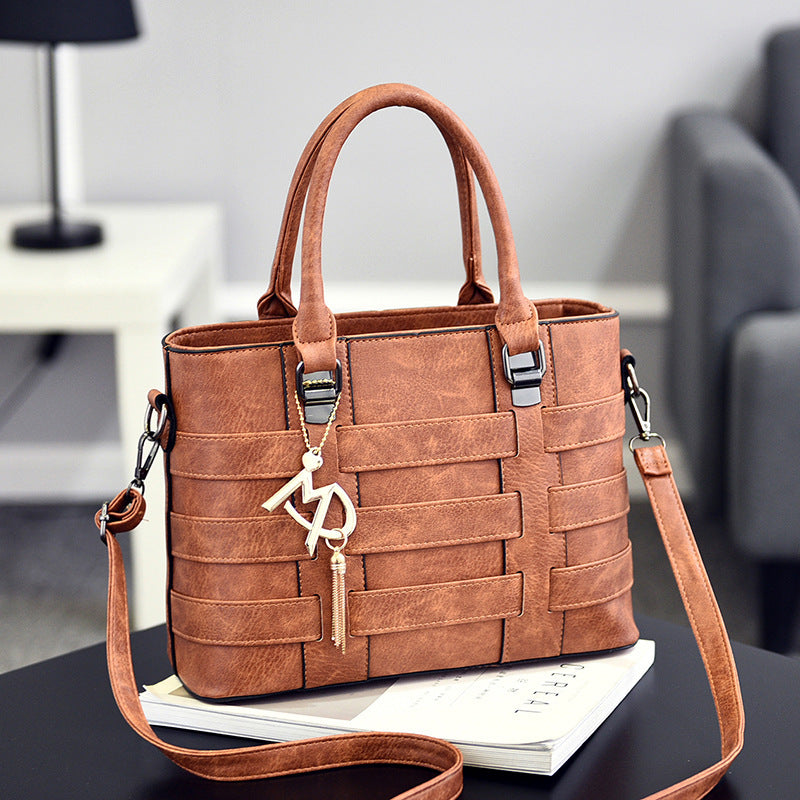 Lucy – Trendy Women's Shoulder Bag