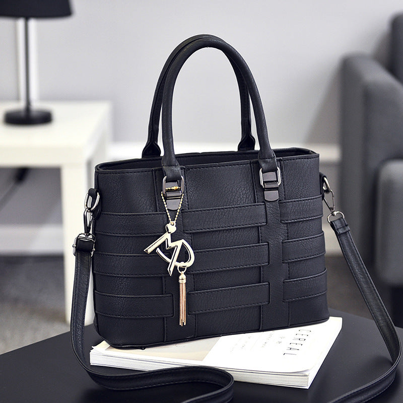 Lucy – Trendy Women's Shoulder Bag