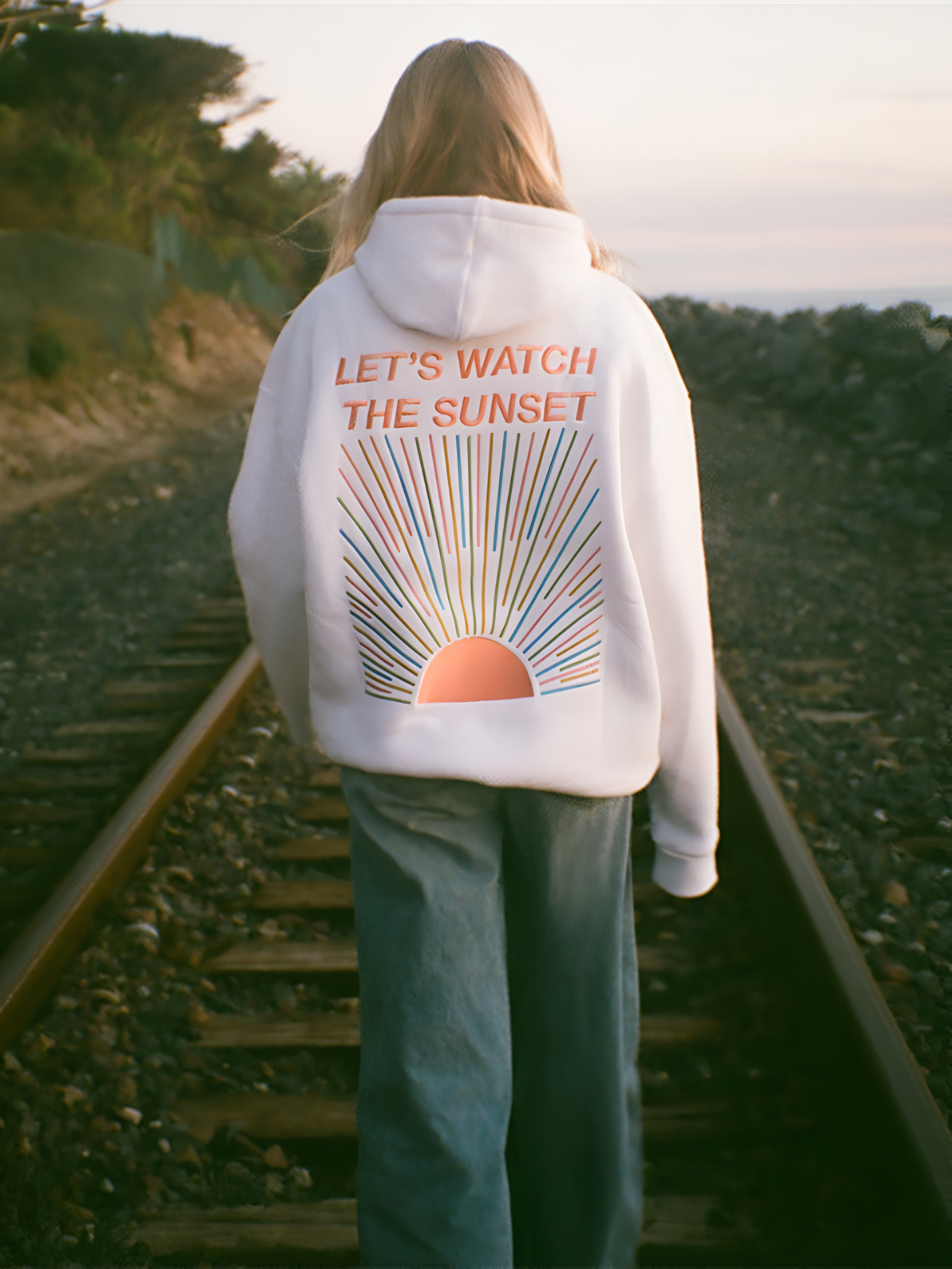 Women's Hoodie Oversized – Casual Statement Sweater with Sunset Print and Inspirational Text – Perfect for Beach, Leisure, and Travel