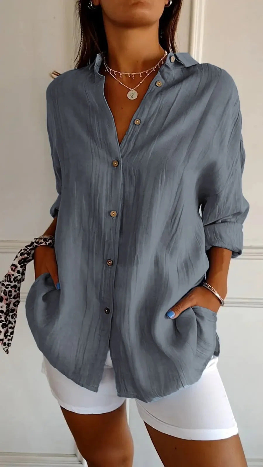 Women's blouse with long sleeves – loose-fitting button-down tunic top for daily use