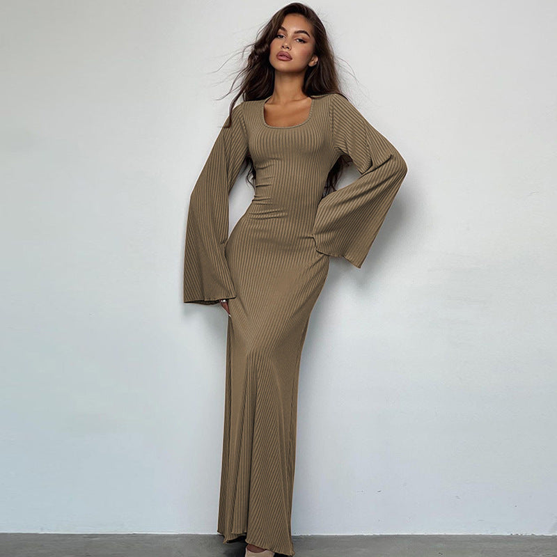 Lucy – Dress with U-neck and Long Bell Sleeves