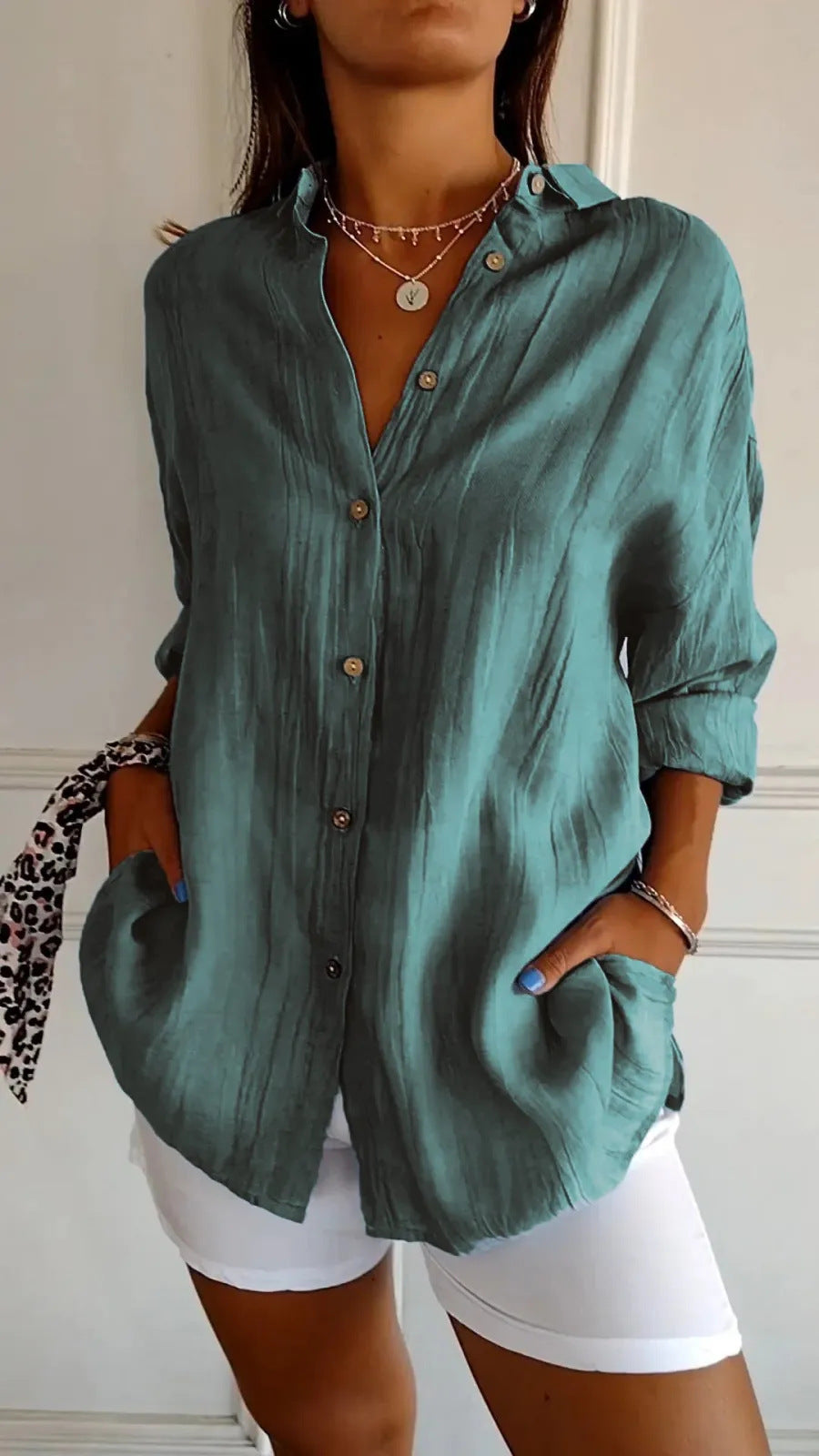 Women's blouse with long sleeves – loose-fitting button-down tunic top for daily use