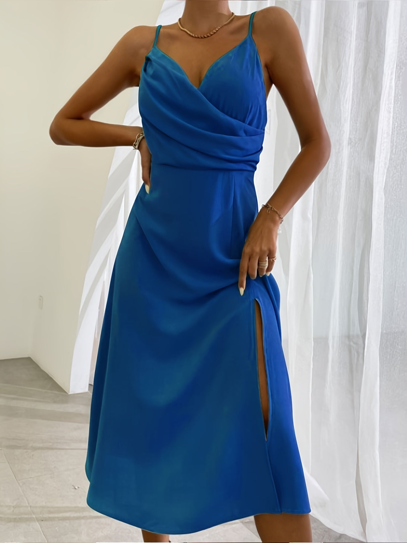 Mary – V-neck Slip Dress with Low Neckline and Print