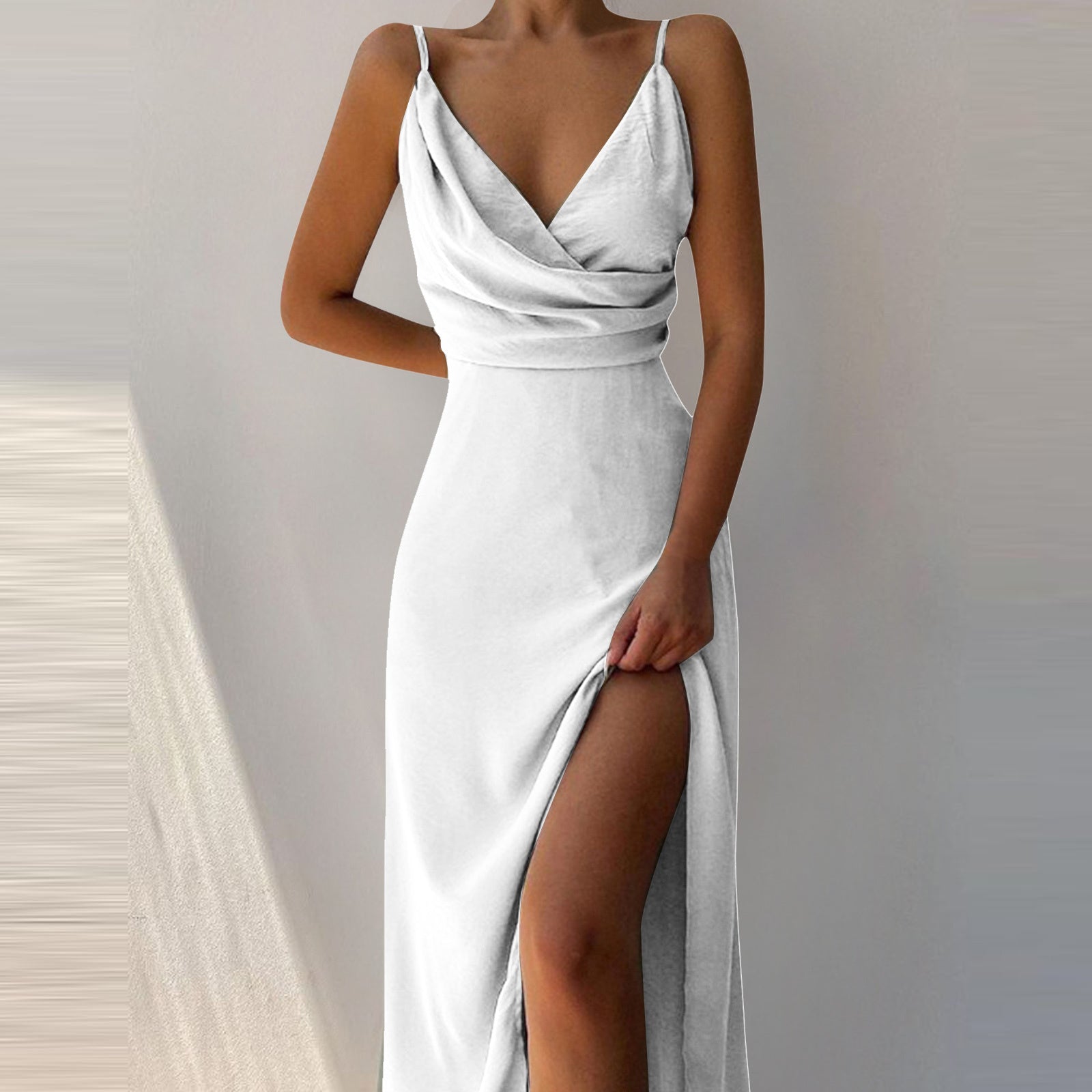 Mary – V-neck Slip Dress with Low Neckline and Print
