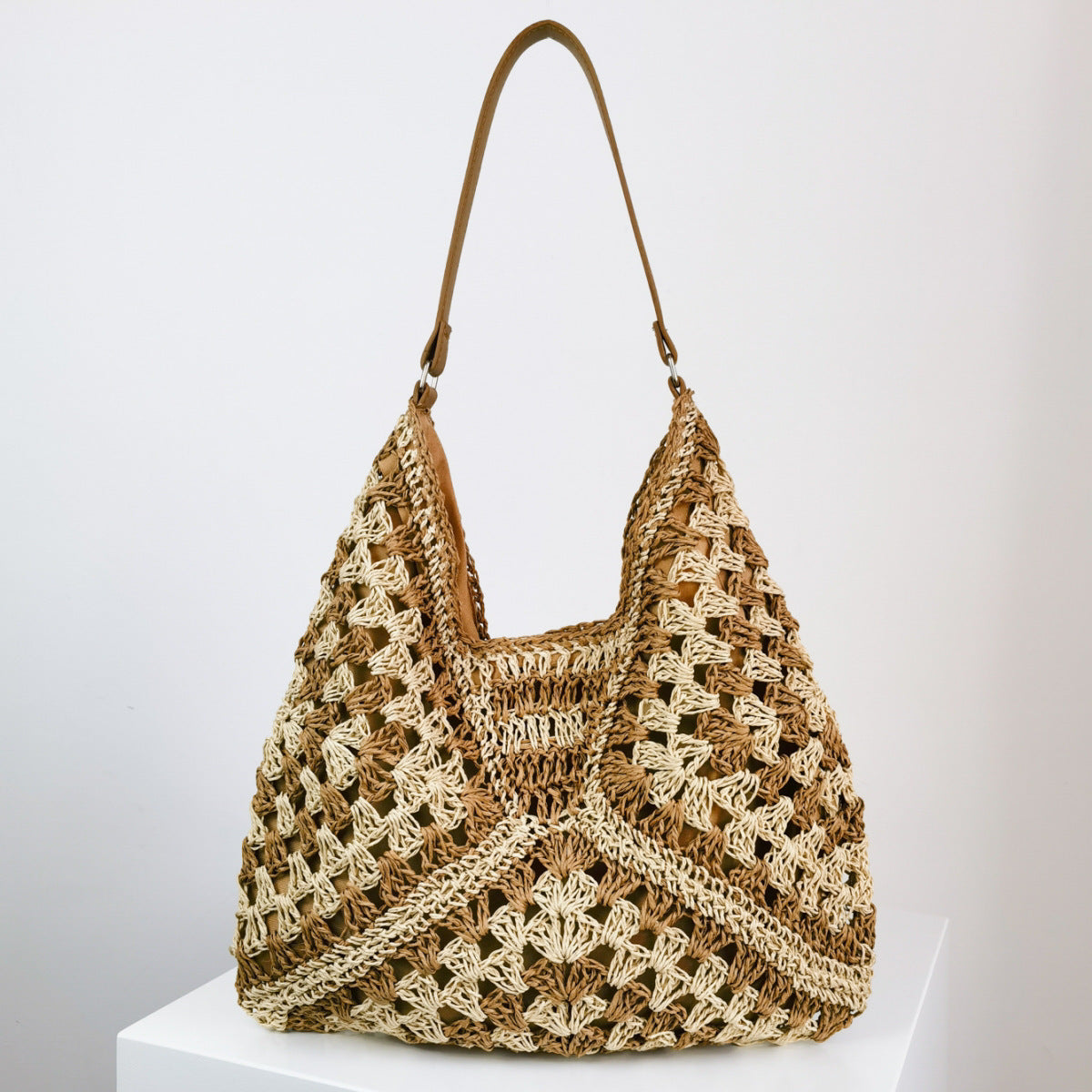 Sophia – Handmade Straw Woven Shoulder Bag with Contrast Colors