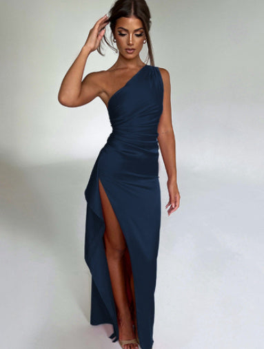Julia – Elegant Asymmetric Dress with Split