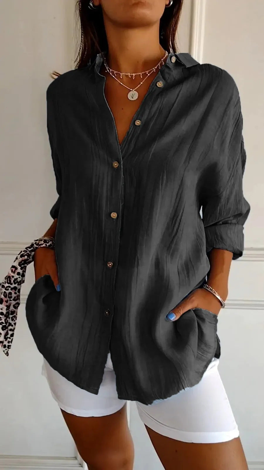 Women's blouse with long sleeves – loose-fitting button-down tunic top for daily use