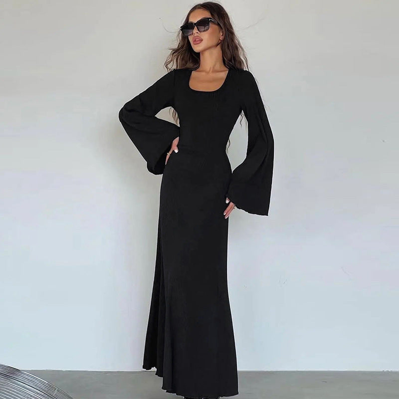 Lucy – Dress with U-neck and Long Bell Sleeves