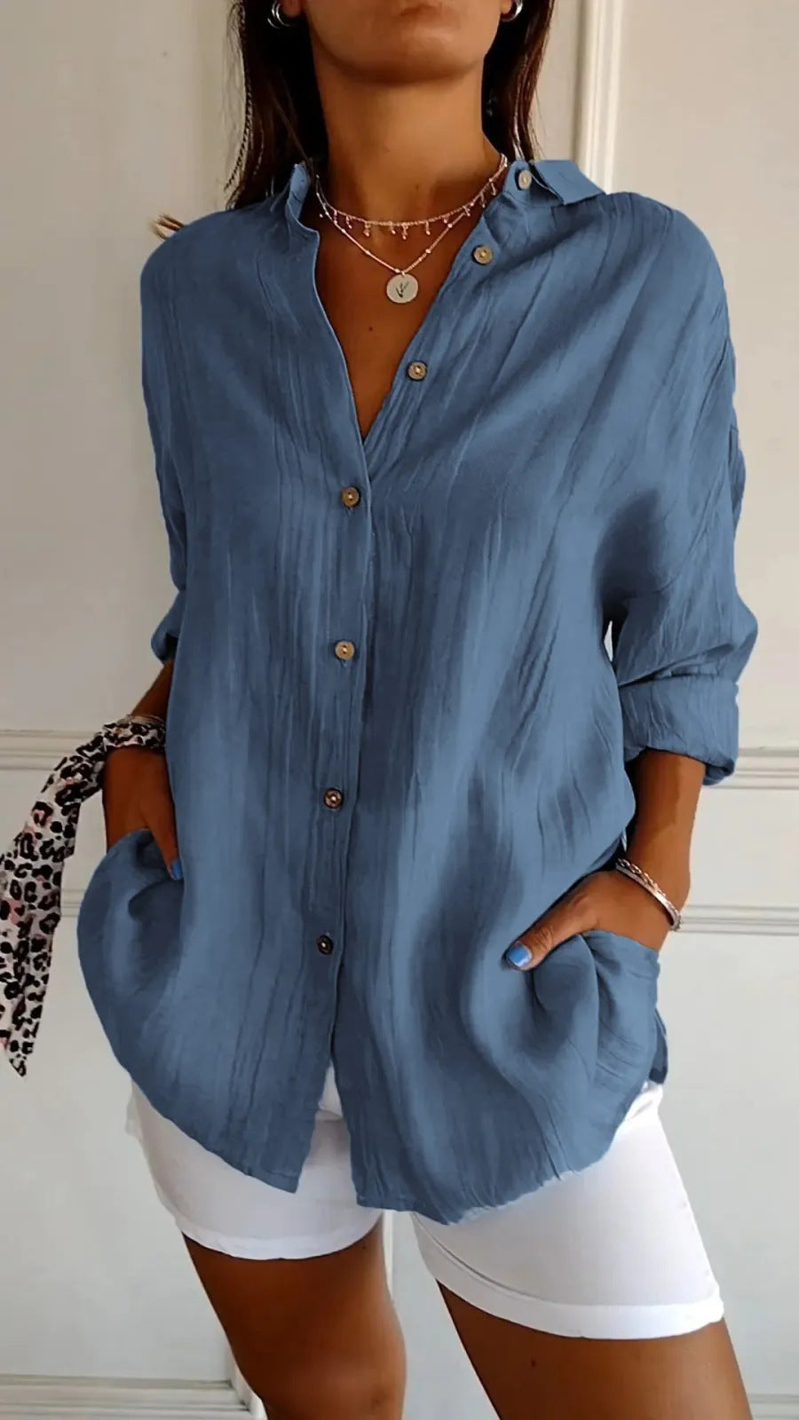Women's blouse with long sleeves – loose-fitting button-down tunic top for daily use