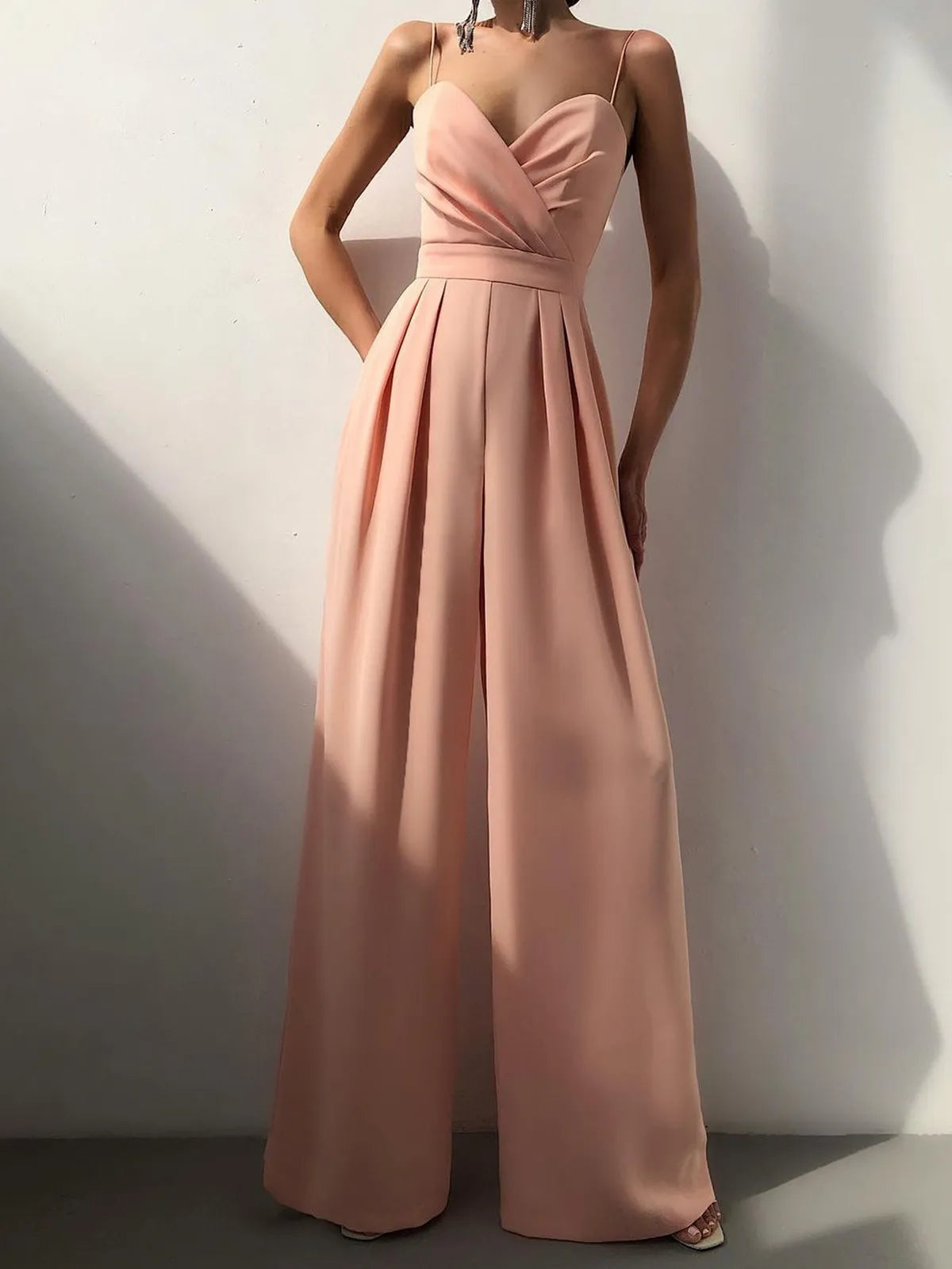 Julie – Elegant Women's Sleeveless Jumpsuit with V-Neck and Wide Legs for Summer