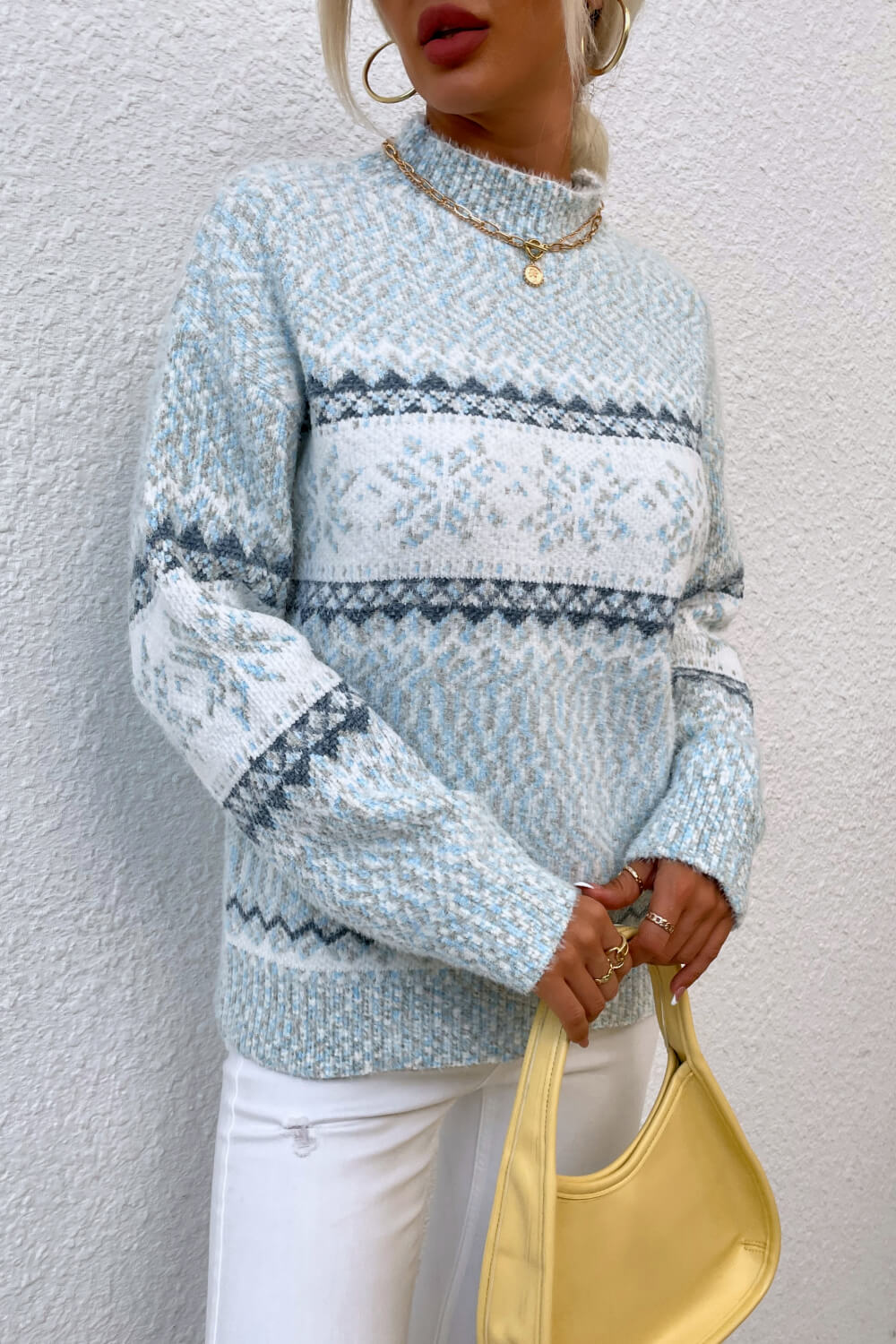 Women's Knitted Winter Sweater with Scandinavian Pattern – Comfortable Casual Snowflake Sweater