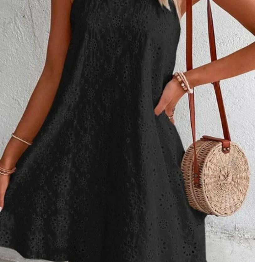 Judith – Sleeveless Dress with Button and Lace
