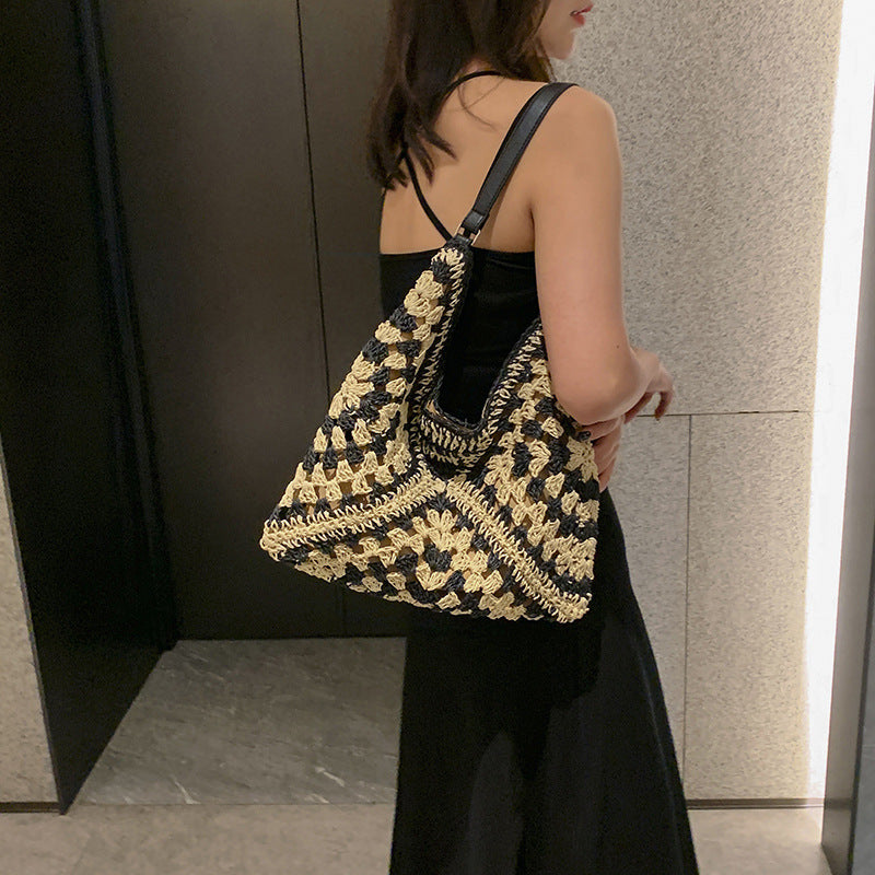 Sophia – Handmade Straw Woven Shoulder Bag with Contrast Colors