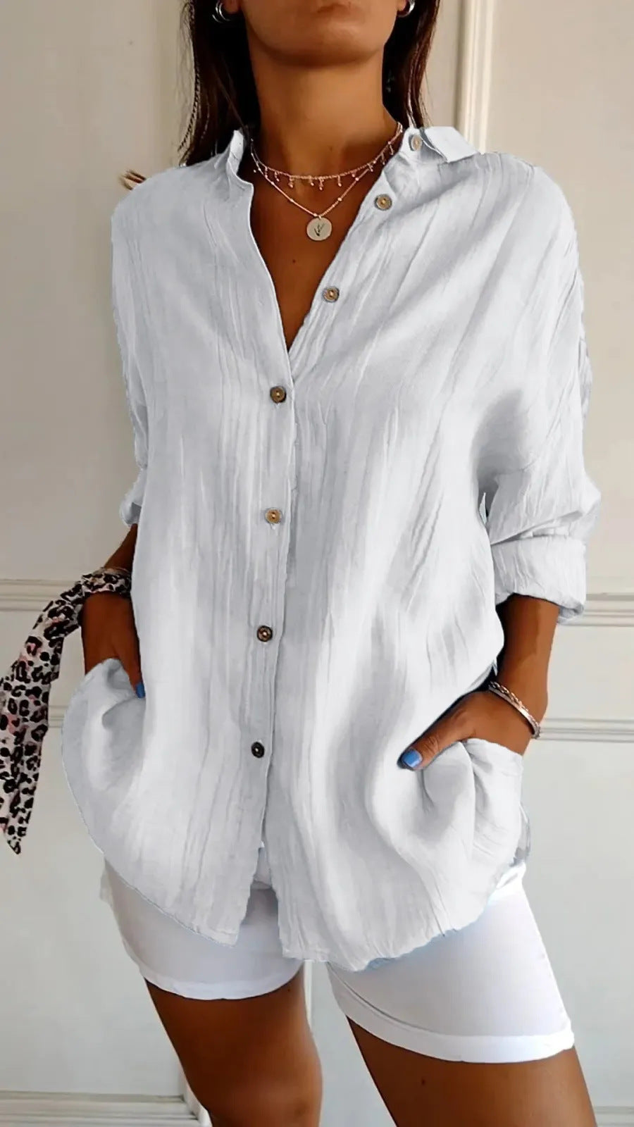 Women's blouse with long sleeves – loose-fitting button-down tunic top for daily use