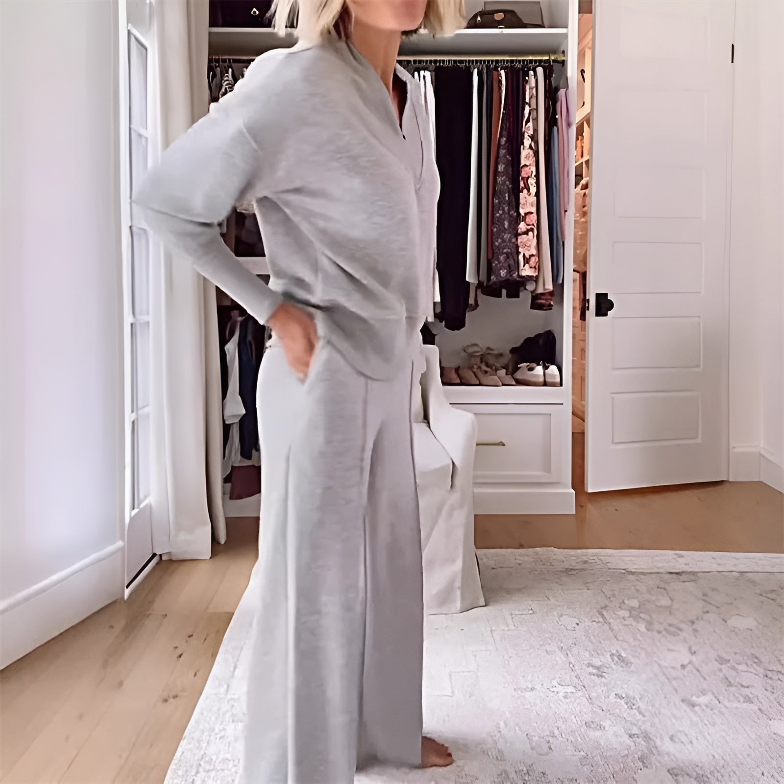 Women's Loungewear Set – Elegant 2-Piece Lounge and Sports Outfit with V-neck and Wide Pants