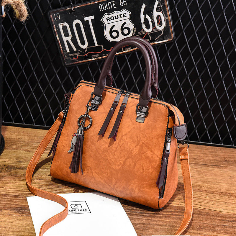 Tracy – Large Luxury Shoulder Bag with Tassels