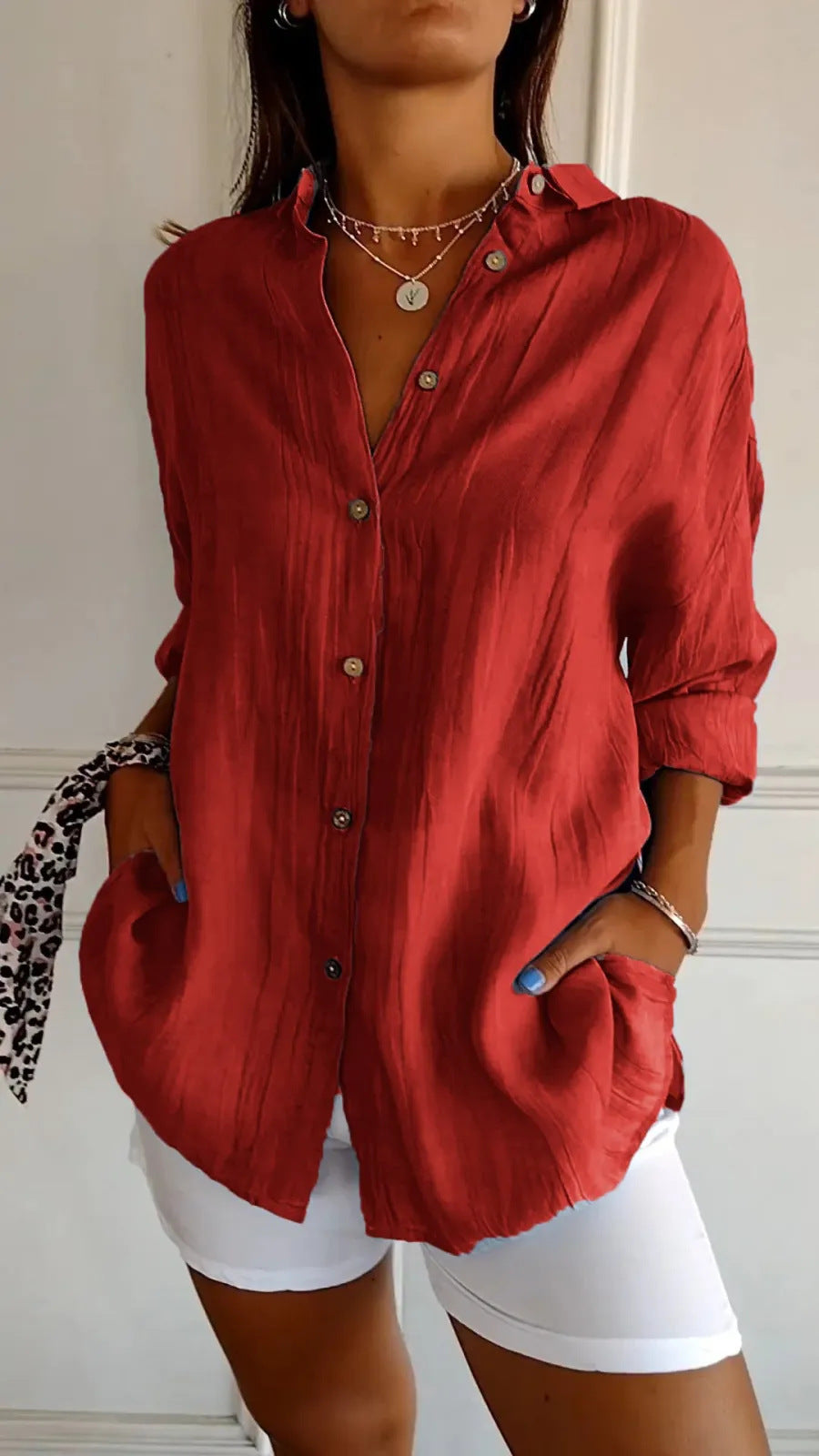 Women's blouse with long sleeves – loose-fitting button-down tunic top for daily use