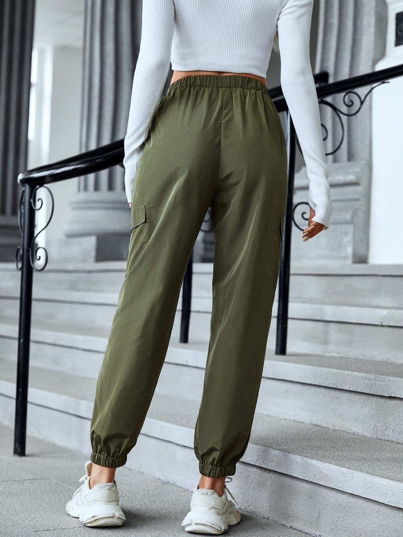 Claire – Fashionable Cargo Pants with Multiple Pockets and Elastic Waistband
