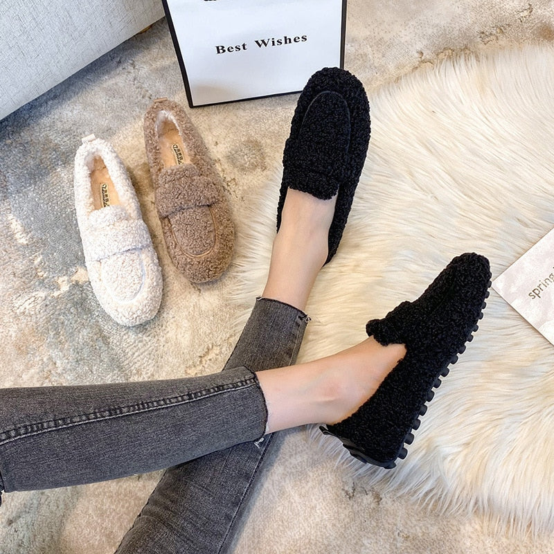Women's Plush Slippers Comfortable Slip-Ons for Home