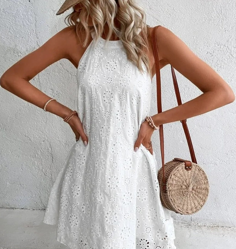 Judith – Sleeveless Dress with Button and Lace