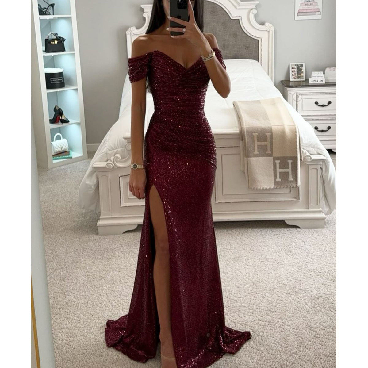 Elegant women's evening dress with off-shoulder fit and high slit