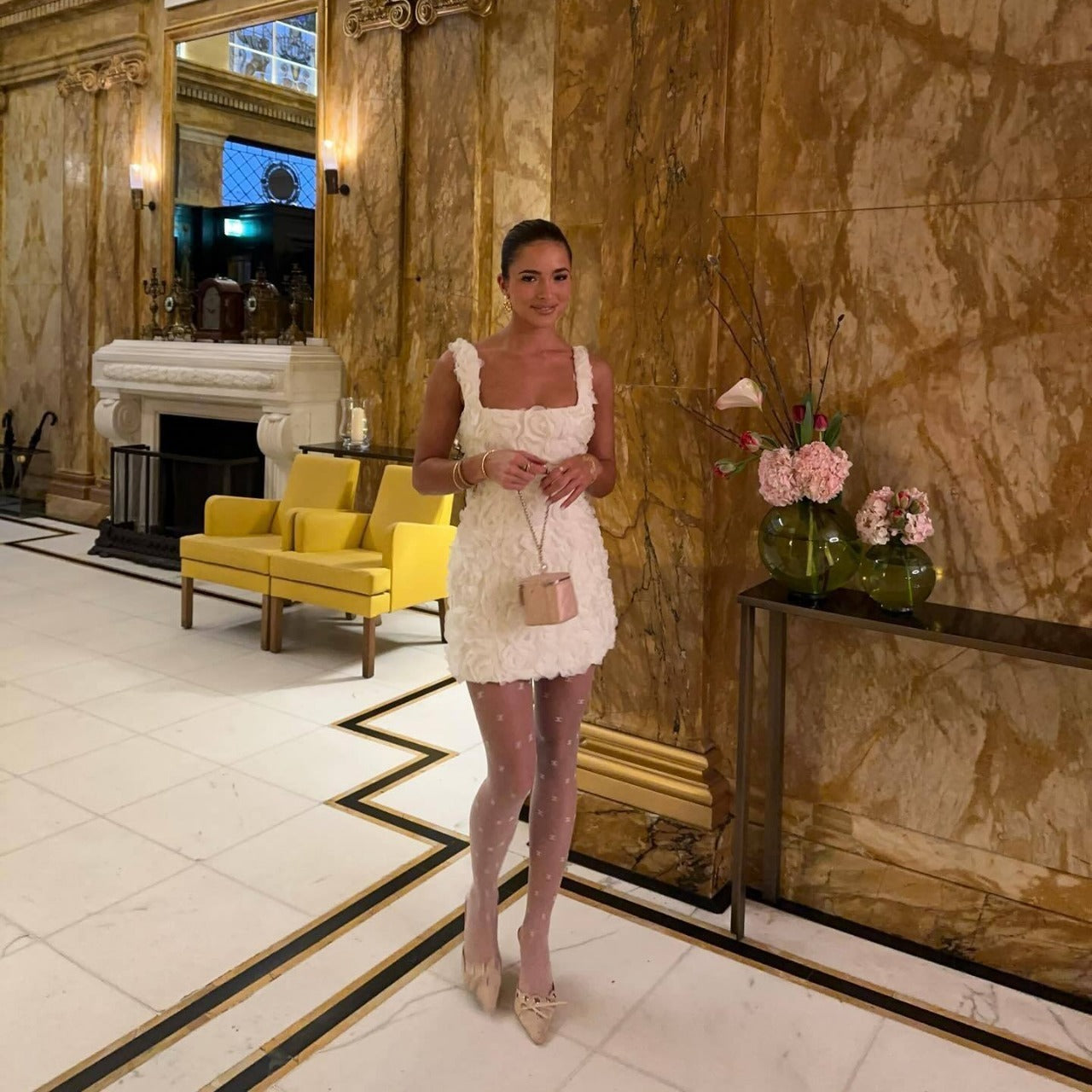 Women's mini dress with floral texture – Elegant and refined for festive occasions