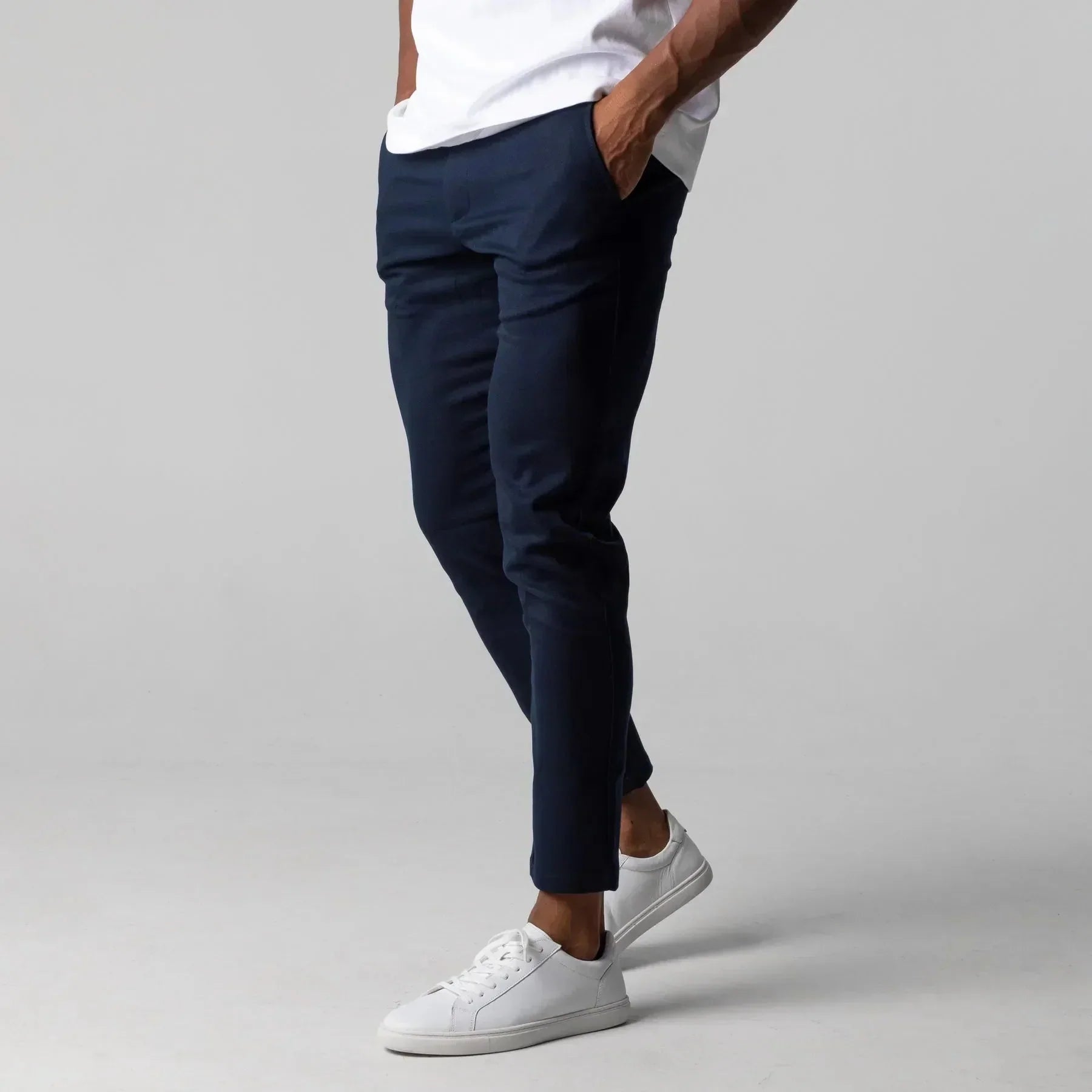 Men's Slim-Fit Chino Pants – Modern and Comfortable for Work and Leisure