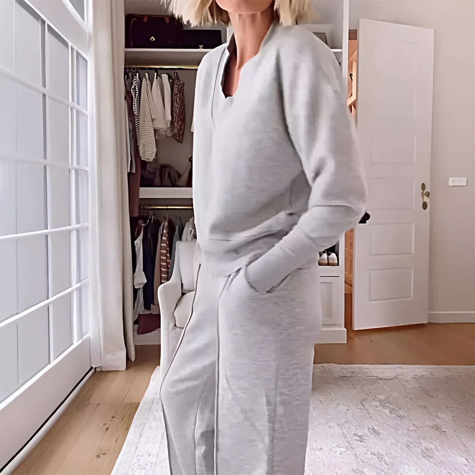 Women's Loungewear Set – Elegant 2-Piece Lounge and Sports Outfit with V-neck and Wide Pants
